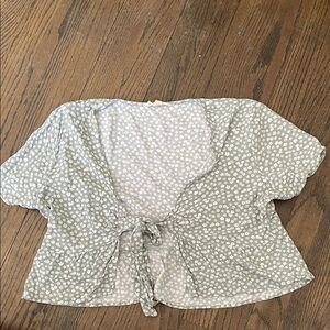 La Hearts Floral Tie-Front Blouse - Light Green